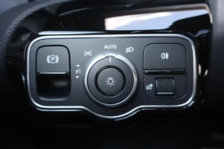 Mercedes-Benz A-Klasse Mercedes-Benz A-Klasse 250 e Business Solution AMG Limited NL-Auto!! Matrix I SfeerverL. I Adap.Cruise - afbeelding nr 35