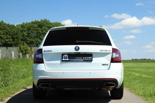 Škoda Octavia Skoda Octavia Combi 2.0 TSI RS / 230PK! / DSG / Pano / Canton / Camera / Trekhaak / 18