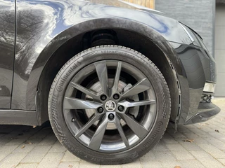 Škoda Octavia Skoda Octavia Combi 1.5 TSI Greentech Sport Business Automaat | Cruise control | Climate control | Trekhaak | Parkeersensoren achter | Zwart optiek - afbeelding nr 31