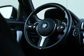BMW 1 Serie BMW 1-serie M140i LCI / VOL! / RWD / Camera / H&K / Pano / 18