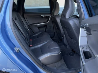 Volvo XC60 Volvo XC60 2.0 D4 FWD R-Design Geartronic-8 /Harman-Kardon/Pano-dak/SensusNav/Camera/Adap.CC/2xElek.stoel/Volle auto/Dealer onderhouden. - afbeelding nr 36