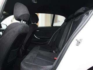 BMW 1 Serie BMW 1-serie 116d Executive | M-sport | Shadowline | Sportstoelen | Automaat | All-seasonbanden | - afbeelding nr 6