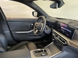 BMW 3 Serie BMW 3-serie Touring 330e xDrive Panoramadak Adaptive Cruise Innovation Pack Comfort Pack Travel Pack Full Options! - afbeelding nr 16