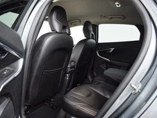 Volvo V40 Volvo V40 Cross Country 1.5 T3 Summum | Leder • Standkachel • Keyless • Goed onderhouden - afbeelding nr 9