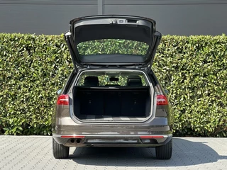 Volkswagen Passat Volkswagen Passat Variant 1.8 TSI HIGHLINE FACELIFT, PANO, NAVI, CRUISE, LEDER/ALCANTARA, ECC-AIRCO, DIGITAL, KEYLESS, ERGO-COMFORT, LICHTMETAAL 17
