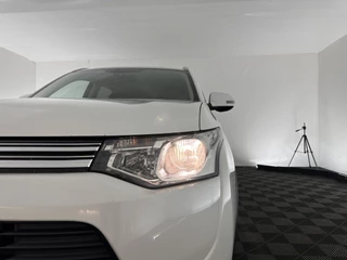Mitsubishi Outlander Aut. *NAVI-FULLMAP | LEATHER-FABRIC | COMFORT-SEATS | CAMERA | ECC | KEYLESS | SHIFT-PADDLES | TOWBAR | 16