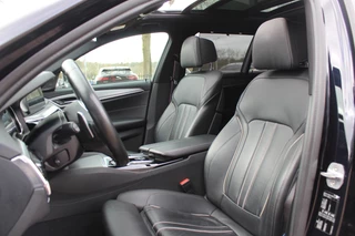BMW 5 Serie BMW 5 Serie Touring 520d High Exe. M Sport / Panoramadak / Camera / Head-up / 19'' / Leder / Navigatie / Stoelverwarming / Cruise Control - afbeelding nr 4