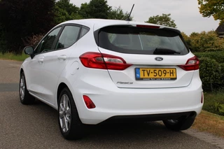Ford Fiesta Ford Fiesta 1.1 Trend airco/navi/cruise/carplay+android auto/lm velgen 5-drs - afbeelding nr 2