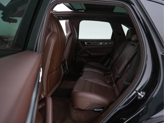 Porsche Cayenne (INCL-BTW) *PANO | CLUB-FULL-LEATHER | SOFT-CLOSE | MEMORY-PACK | SURROUND-VIEW | FULL-LED | NAVI-FULLMAP | AIR-SUSPENSION | DAB | DIGI-COCKPIT | PDC | CRUISE | SPORT-SEATS | 21
