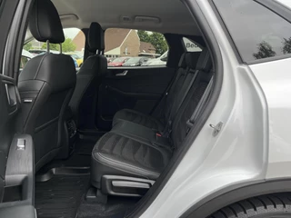 Ford Kuga Ford Kuga 2.5 PHEV Active X 243pk | Wegklapbare trekhaak | Winter Pack | AGR-stoelen | Adaptive cruise control | 2.100 kg trekgewicht - afbeelding nr 15