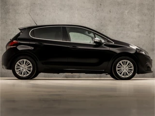 Peugeot 208 Peugeot 208 1.2 PureTech Sport (APPLE CARPLAY, NAVIGATIE, CLIMATE, GETINT GLAS, SPORTSTOELEN, CRUISE, PARKEERSENSOREN, NIEUWE APK, NIEUWSTAAT) - afbeelding nr 4