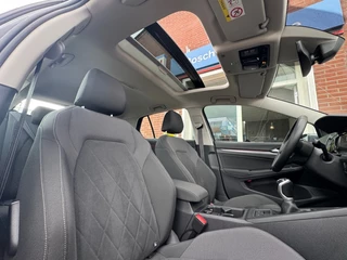 Volkswagen Golf Volkswagen Golf 1.5 TSI 110kW l Panoramadak l Navi l Adap. Cruise l Sportstoelen l Stoelverwarming V&A - afbeelding nr 20