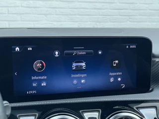 Mercedes-Benz A-Klasse Mercedes-Benz A-Klasse 180 Luxury Line | Facelift | Pano | Ambiente | Camera | CarPlay | LED | Keyless | DAB+ - afbeelding nr 23