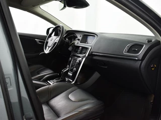 Volvo V40 Volvo V40 Cross Country 1.5 T3 Summum | Leder • Standkachel • Keyless • Goed onderhouden - afbeelding nr 12