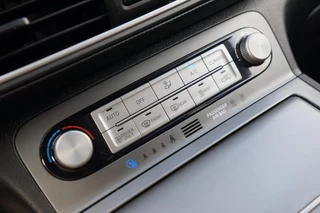 Hyundai Kona Hyundai Kona EV Premium 64 kWh Warmtepomp | Surf Blue | Leder/Stoelverwarming-koeling/LED/Carplay/Complete auto! - afbeelding nr 30