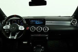 Mercedes-Benz A-Klasse Mercedes Aklasse 200 Widescreen AMG Leder Pano Velgen 163pk - afbeelding nr 2