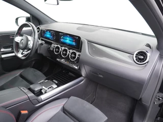 Mercedes-Benz B-Klasse Mercedes-Benz B-Klasse 180 AMG // Panoramadak // Camera // Augemented Reality // Carplay // Elek. Achterklep // Night Pakket // Cruise Control - afbeelding nr 40