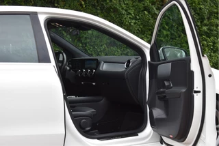 Mercedes-Benz B-Klasse Mercedes-Benz B-Klasse 180 Business Solution | NL-Auto | Afn.trekhaak | Carplay | Nav | Autom.airco | Cruise Contr | Digitale tellers | LED - afbeelding nr 35