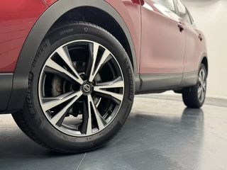 Nissan QASHQAI Nissan Qashqai 1.3 DIG-T Premium Edition Automaat-Trekhaak-Navigatie-Carplay-Cr.contr-Clima-360Camera-Lm.18