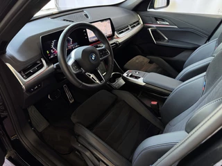 BMW X1 BMW X1 XDRIVE 25E M-SPORT LED ELEK.KLEP NAVI STOELVERW M-SHADOW LINE CARPLAY/ANDROID ZWARTE.HEMEL PHEV PLUG IN HYBRID AWD 4X4 4WD - afbeelding nr 3