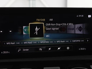 Mercedes-Benz A-Klasse Mercedes-Benz A-klasse 200 Business Solution AMG | Panoramadak |  Stoelverwarming | Trekhaak | Matrix LED | Memory | Carplay | Keyless | Camera | Sfeerverlichting | Leder/Alcantara | Park Assist - afbeelding nr 29