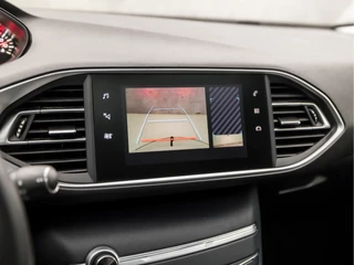 Peugeot 308 Peugeot 308 SW 1.2 PureTech Sport Automaat (PANORAMADAK, APPLE CARPLAY, STOELVERWARMING, ADAPTIVE CRUISE, SPORTSTOELEN, KEYLESS, GETINT GLAS, TREKHAAK, 360 CAMERA, NIEUWSTAAT) - afbeelding nr 17
