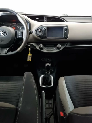 Toyota Yaris Toyota Yaris 1.3 VVT-i Dynamic Bi-Tone - afbeelding nr 25