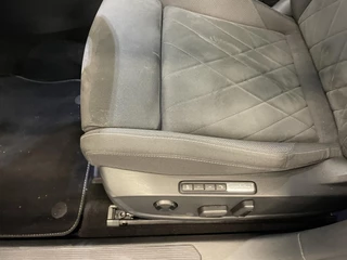 Volkswagen Golf Volkswagen Golf 1.5 eTSI Style Airco ECC Carplay Navi Adaptive Crusie Control Massagestoel AGR Ambiente verlichting - afbeelding nr 11