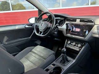 Volkswagen Touran Volkswagen Touran 1.5 TSI 150PK Comfortline Business 7p CAMERA / STOELVERW / DAB+ / ACC / PDC / BLUETOOTH / CRUISE / NL-AUTO - afbeelding nr 4