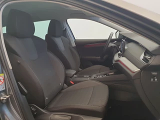 Škoda Octavia Škoda Octavia Combi 1.0 e-TSI 110pk DSG/AUT Business Edition Wegklapbare trekhaak, Camera, Cruise control - afbeelding nr 2