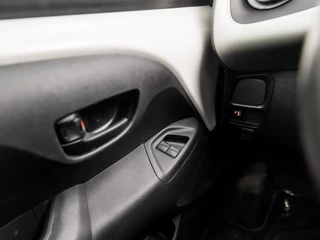 Peugeot 108 Automaat (AIRCO, BLUETOOTH, 5-DEURS, XENON, STUURWIELBEDIENING, ELEK PAKKET, NIEUWE APK, NIEUWSTAAT) - afbeelding nr 21