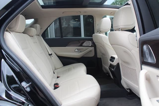 Mercedes-Benz GLE Mercedes-Benz GLE 450 4MATIC Premium Plus / Panoramadak / 360Camera / Burmester / 21'' / Head-up / Luchtvering / Treeplanken / Stoelventilatie / Stuurverwarming / Dodehoek / DAB / ACC - afbeelding nr 12