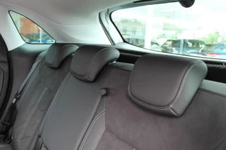 Opel Crossland Opel Crossland 1.2-110pk Turbo 'Elegance'. Mooie en luxe hoogzitter met weinig km's ! Volautm. airco dual, cruise control, camera, comfortstoelen, metallic lak,  LM wielen, navigatie, telefoonvoorb., lane- en side assist, parkeersensoren v+a,  LED verlichting  etc. - afbeelding nr 31