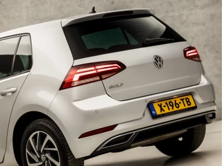 Volkswagen Golf Volkswagen Golf 1.0 TSI Luxury Automaat (APPLE CARPLAY, GROOT NAVI, CLIMATE, STOELVERWARMING, SPORTSTOELEN, ADAPTIVE CRUISE, LM VELGEN, GETINT GLAS, PARKEERSENSOREN, NIEUWE APK, NIEUWSTAAT) - afbeelding nr 16