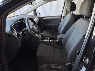 Volkswagen Touran Volkswagen Touran 1.5 TSI 150PK 7P CARPLAY NAVI CAMERA LED ELEK.KLEP VIR.COCKPIT DODE.HOEK DET. STOELVERW KEYLESS 7P 7PERS 10/2024 