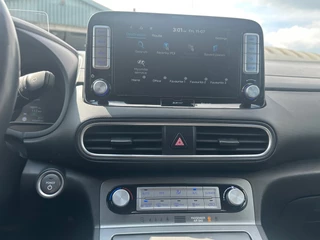 Hyundai Kona Hyundai Kona EV Premium 64 kWh HEAD-UP SOH 92% FASE 3 - afbeelding nr 17