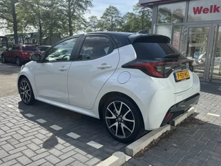 Toyota Yaris Head-up display, JBL, Dodehoekdetectie, PDC V + A , All-in Rijklaarprijs - afbeelding nr 3