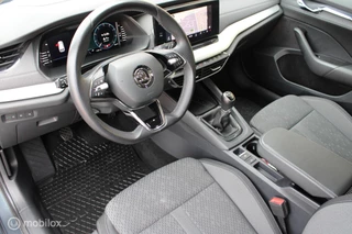 Škoda Octavia Skoda Octavia Combi 1.0 TSI Business Edition Plus, Stuur + stoel verwarming, Memory seats, Digitaal dashboard, Elektrische kofferbak, Head up display, Dodehoek detectie, Clima, App connect, Cruise, Navi. - afbeelding nr 2