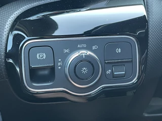 Mercedes-Benz A-Klasse Mercedes-Benz A-Klasse 200 Business Solution AMG | Pano | Trekhaak | ACC | 360* Camera | LED | DAB+ | 18 inch - afbeelding nr 13