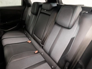 Peugeot 308 Peugeot 308 SW 1.2 PureTech Sportline (APPLE CARPLAY, GROOT NAVIGATIE, STOELVERWARMING, KEYLESS START, LED KOPLAMPEN, GETINT GLAS, PARKEERSENSOREN, CLIMATE CONTROL, NIEUWSTAAT) - afbeelding nr 12