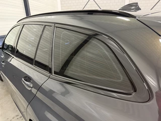 BMW 3 Serie BMW 3 Serie Touring 330e M-Sport DRAVITGRAU PANO/LASER/HEAD-UP/ADAPTIVE M-ONDERSTEL/KEYLESS/19