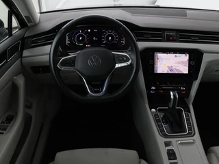 Volkswagen Passat Volkswagen Passat 1.4 TSI GTE | Panoramadak | Stoelverwarming |  Leder/Alcantara | Camera | Carplay | Adaptive cruise | Matrix LED | Massage | Navigatie - afbeelding nr 3