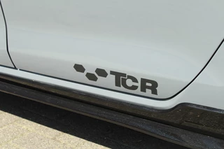 Volkswagen Golf Volkswagen Golf 2.0 TSI GTI TCR 290pk DSG7 Panoramadak Clima Cruise Navi Camera DynAudio Keyless Zwarte 19