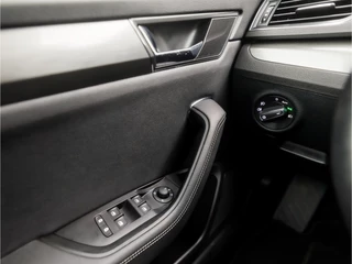 Škoda Superb 218Pk Automaat (APPLE CARPLAY, GROOT NAVI, VIRTUAL COCKPIT, MEMORY SEATS, STOELVERWARMING, CAMERA, GETINT GLAS, LED KOPLAMPEN, TREKHAAK, NIEUWSTAAT) - afbeelding nr 25