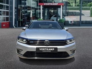 Volkswagen Passat Volkswagen Passat Variant 1.4 TSI DSG GTE PANO-DAK/LEDER/TREKHAAK/360CAMERA/AMBIENTE+ - afbeelding nr 2