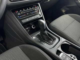 Volkswagen Touran Volkswagen Touran 1.5 TSI 150PK 7P CARPLAY NAVI CAMERA LED ELEK.KLEP VIR.COCKPIT DODE.HOEK DET. STOELVERW KEYLESS 7P 7PERS 09/2024 