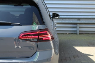 Volkswagen Golf Volkswagen Golf 2.0 TSI GTI TCR 290pk DSG7 Panoramadak Clima Cruise Navi Camera DynAudio Keyless Zwarte 19