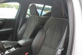 Volvo XC40 Volvo XC40 T5 Recharge R-Design | Stoelverwarming | Parkeercamera  | Glossy Black | Keyless - afbeelding nr 17