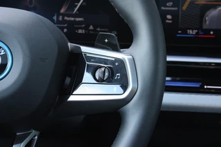 BMW 5 Serie BMW 5-serie 530e M-SPORT PRO 300PK (nieuw model) | PANORAMA DAK | M-SPORT PAKKET | M-SPORT AERODYNAMICA |  M-SPORT NAPPALEDEREN STUURWIEL MET SPORTBOOST FUNCTIE | BMW SHADOWLINE ADAPTIEVE LED KOPLAMPEN | ELEKTRISCH BEDIENBARE ACHTERKLEP |  BMW INDIVIDIUAL HIGH GLOSS EXTERIEUR RAAMLIJST AFWERKING | BMW LIVE COCKPIT PROFESSIONAL | ELEKTRISCH VERSTELBARE VOORSTOELEN MET VENTILATIE / VERWARMING EN GEHEUGEN OP DE BESTUURDERSSTOEL |  ACHTERBANKVERWARMING | 4-ZONE CLIMATE CONTROL | DONKER GETINTE ACHTERRUITEN | DONKERE HEMELBEKLEDING | DRIVE ASSISTANT | HARMAN KARDON Hi-Fi GELUIDSSYSTEEM| DRAARLOZE TELEFOONLADER | DRAADLOOOS APPLE CARPLAY / ANDROID AUTO | KLASSE 3 ALARM | COMFORT ACCESS | 20