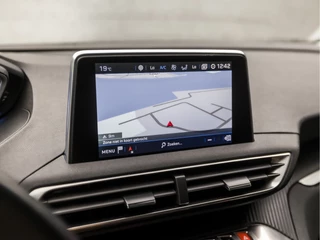 Peugeot 5008 (APPLE CARPLAY, GROOT NAVI, TREKHAAK, LEDEREN SPORTSTOELEN, 360 CAMERA, ADAPTIVE CRUISE, GETINT GLAS, PARKEERSENSOREN, NIEUWE APK, NIEUWSTAAT) - afbeelding nr 24